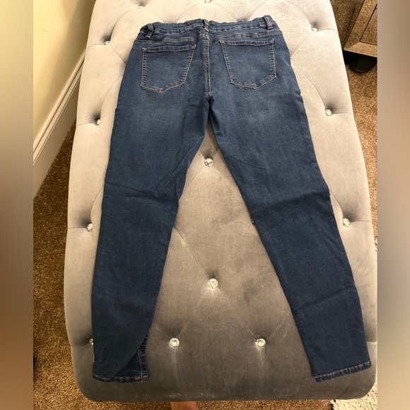 Joan VASS Slim Fit Stretch Straight-Leg Denim Jeans – Flattering & Comfortable! - Picture 2 of 3